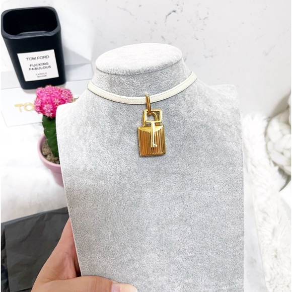 Authentic Tom Ford Patent Ivory & Gold Padlock Anklet / Ankle Bracelet - Picture 3 of 11